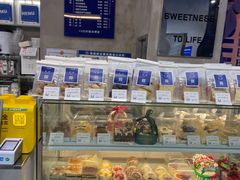 面包甜点陈列柜-禾沐·轻食·面包·咖啡