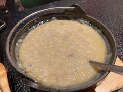 -何妹湿辣牛肉·粤式烧烤砂煲(桂雅路店)