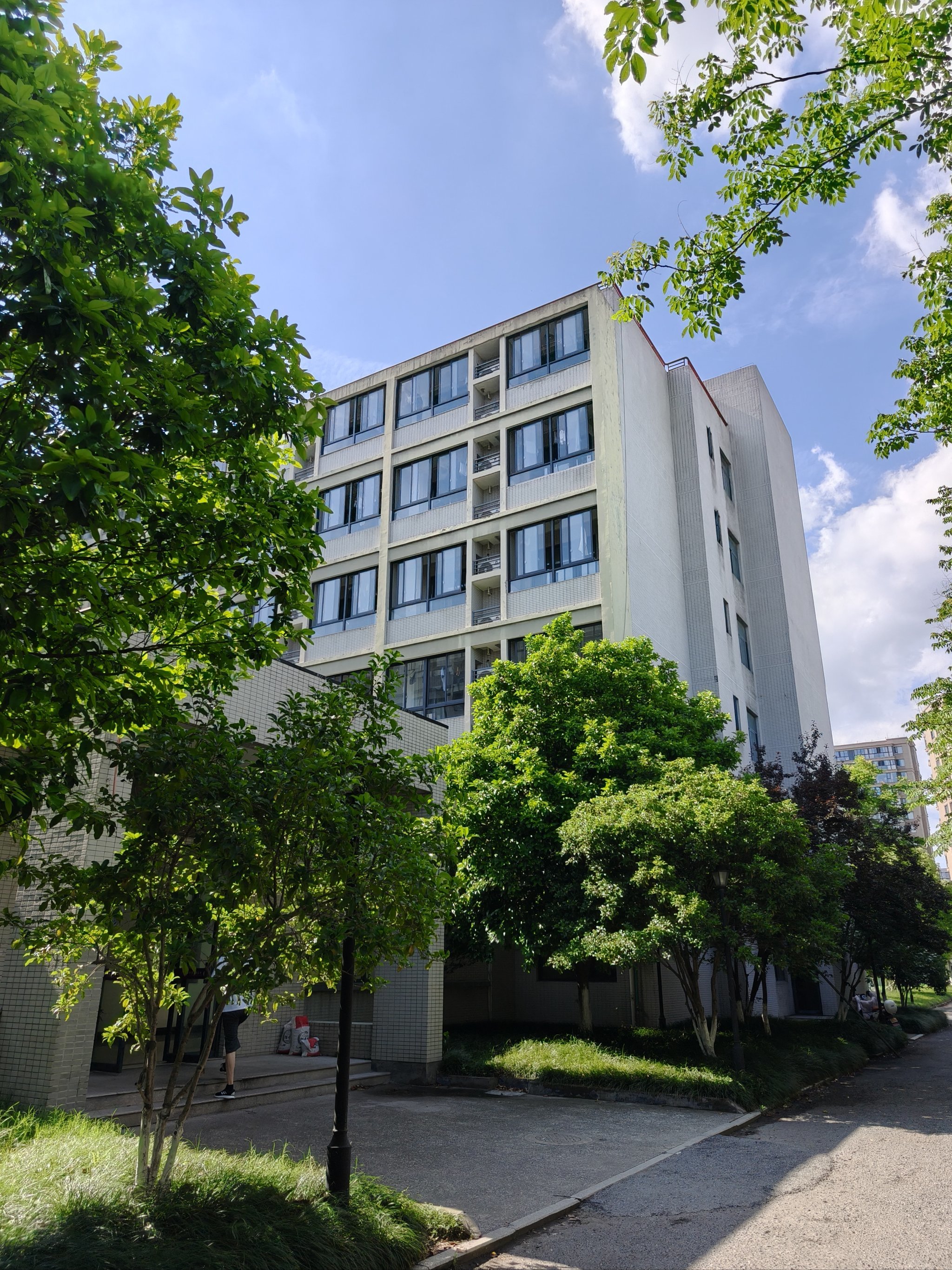 探校| 杭州市夏衍中学