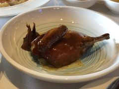 玻璃皮烤乳鸽-富力丽思卡尔顿酒店·丽轩中餐厅