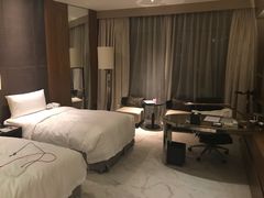 -上海滴水湖皇冠假日酒店