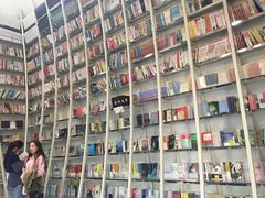 -钟书阁(松江泰晤士小镇店)