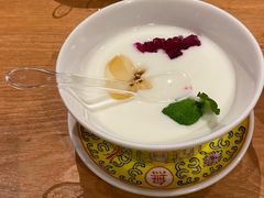 北京酸奶配蜂巢蜜-老北京炸酱面·烤鸭(前门店)