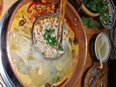 -洱火云南酸菜牛肉火锅(石景山当代商城店)