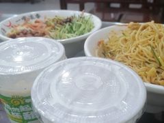 -牛一嘴·兰州牛肉面·大盘鸡(财富中心店)