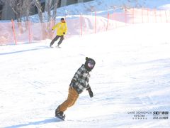 -中旅松花湖滑雪场