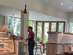 -Chom Cafe and Restaurant