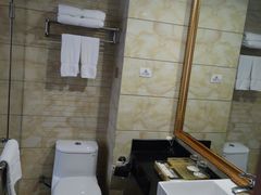 -金皇国际大酒店(桂林两江四湖火车站店)
