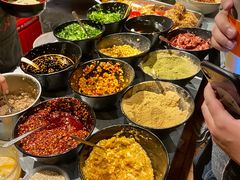 -爆炸头阿姨小四川正宗川味小吃(无任何分店)