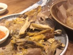 -头上红煨盐鸡·非遗院子餐厅
