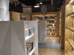 -新华里咖啡书吧(新华书店小寨店)