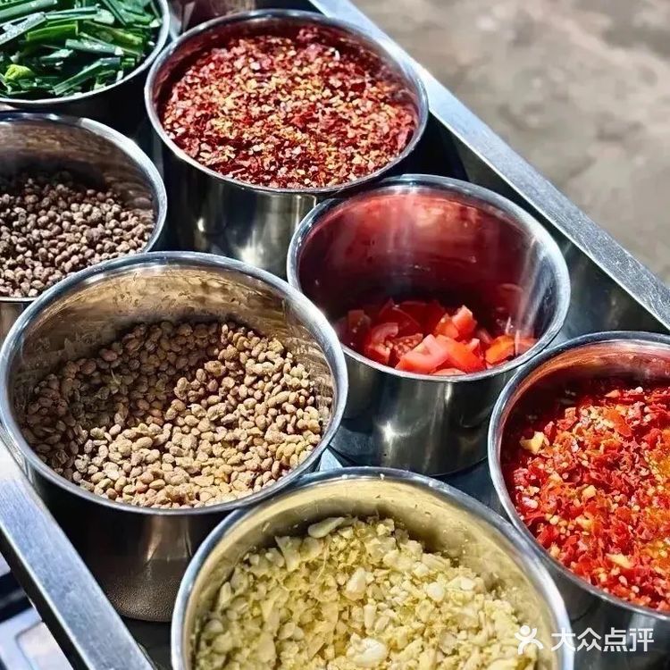 新年，火锅要吃现炒的！素菜还免费[坏笑]