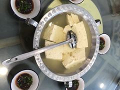 -石磨豆花家常菜·牦牛排土火锅