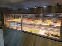 面包甜点陈列柜-昆山琶拉帝诗酒店·河畔咖啡厅Riverside Cafe