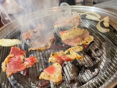 -围炉肉舍•炭烤活鳗•丹东海鲜烤肉(步行街店)