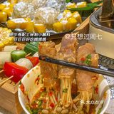 火锅选择的是冬阴功双人打边炉！提前预约的！端上来惊呆了！