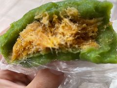 蛋黄肉松青团-沈大成(南京东路店)