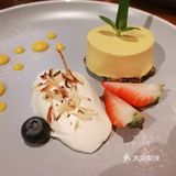 虾肉咬到嘴里特别满足！这里的甜品都做的很出色