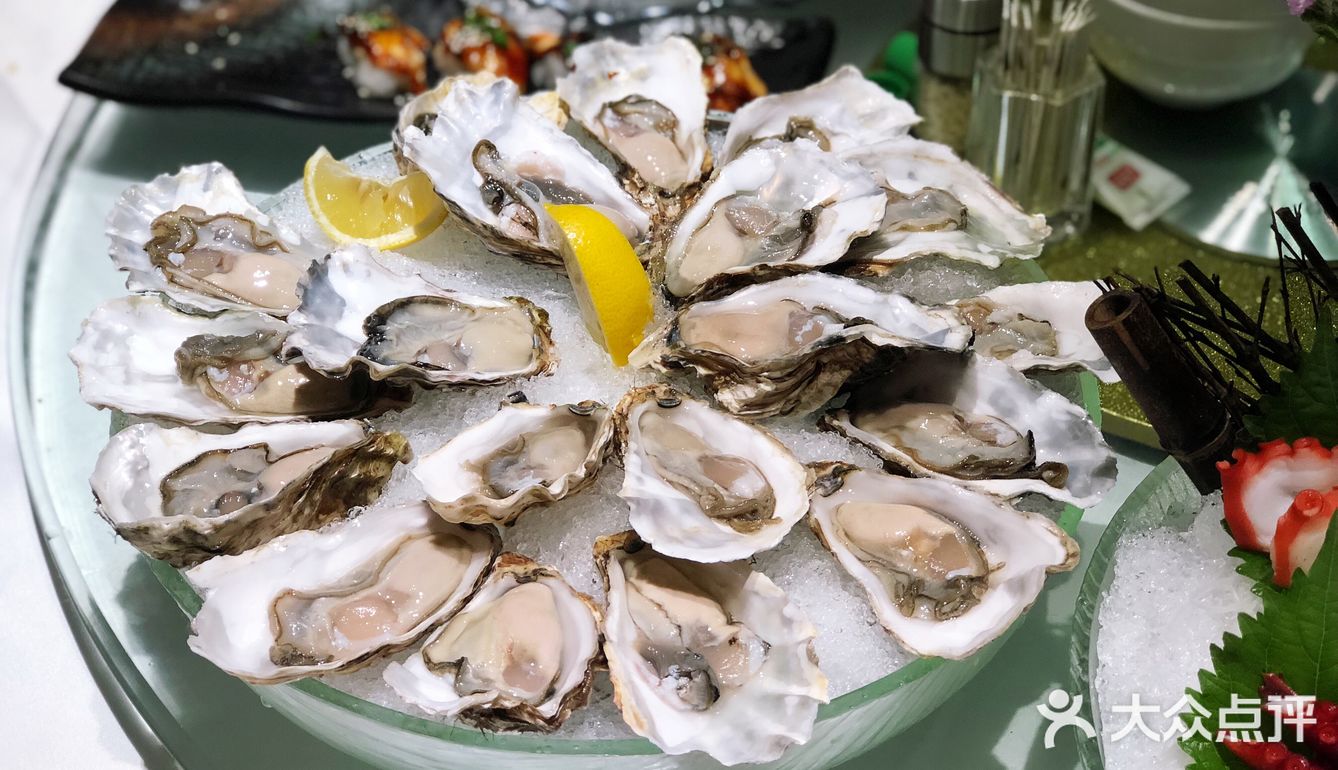 我们坐的是房间,有个姐姐专门负责招待