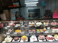 面包甜点陈列柜-巴黎贝甜(五月花广场店)