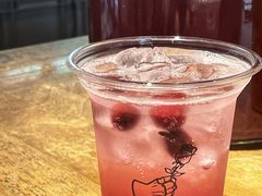 杨梅苏打-Metal hands·铁手咖啡