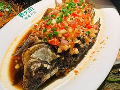 香酥大鲫鱼-费大厨辣椒炒肉(万家丽一店)