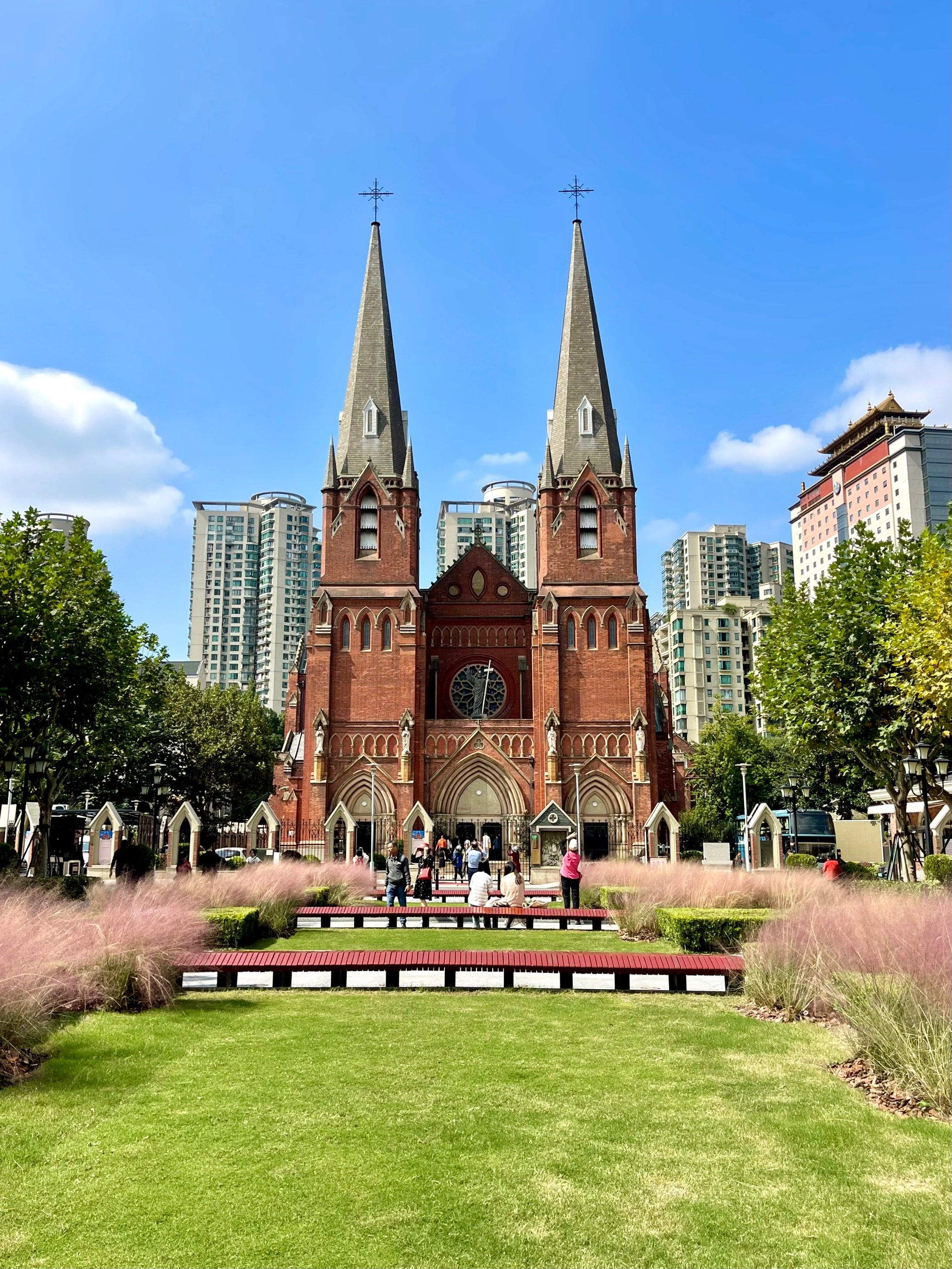 徐家汇天主教堂,远东第一大教堂,也是目前徐汇源景区