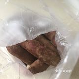 切块备用，锅中倒入冷水，把紫薯放在锅里面蒸熟