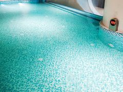 -涨巢·潮玩水疗局