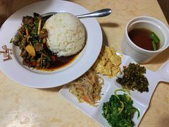 佐料牛肉盖饭-啰啰冰屋(景洪总店)