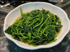 蒜蓉炒红薯叶-老巴刹新加坡餐厅