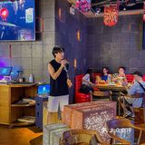 我们4个人点了一大桌子的菜！-