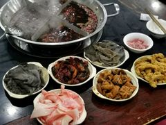 纯鲜毛肚-储奇门鳝鱼火锅(总店)