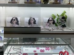 -翰佐蔡司小乐圆·依视路星趣控·暴龙眼镜折扣店