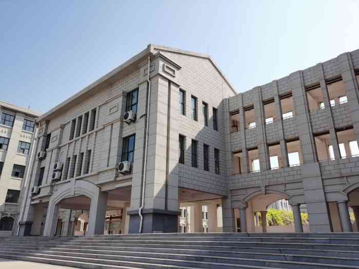 山东省菏泽第一中学(八一路校区)-"一中门口现在除了羊油大饼,涞滩饼