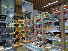 -臻美视爵眼镜·明月·依视路·蔡司折扣店(广渠门店)