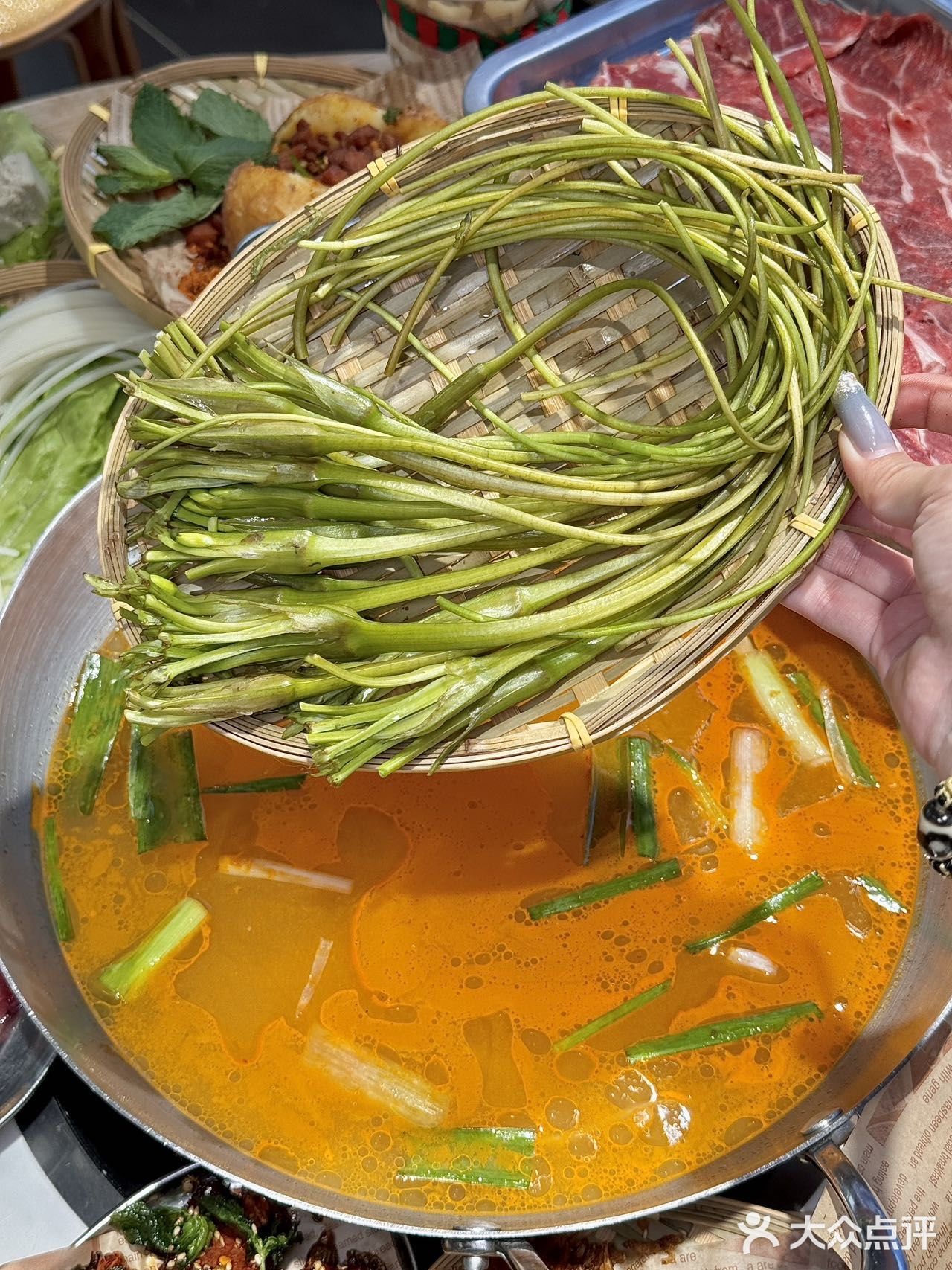 这家的酸汤火锅，好吃到炸裂！