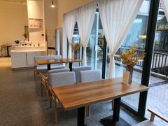 靠窗位-香草山咖啡店·外教英语角·自习室(盛世商都店)