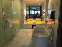 -上海滴水湖皇冠假日酒店