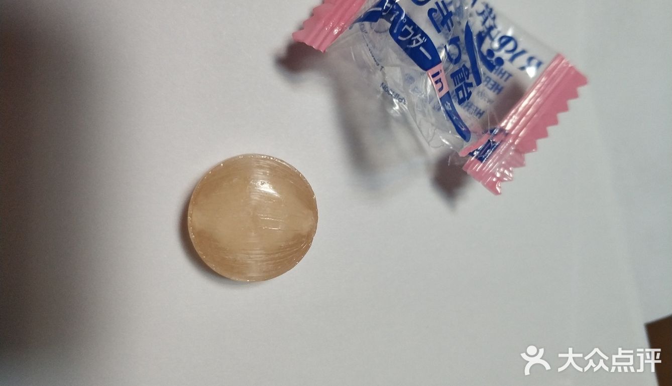 入口的感觉蜜桃味十足。随后就是熟悉的龙角散的味道