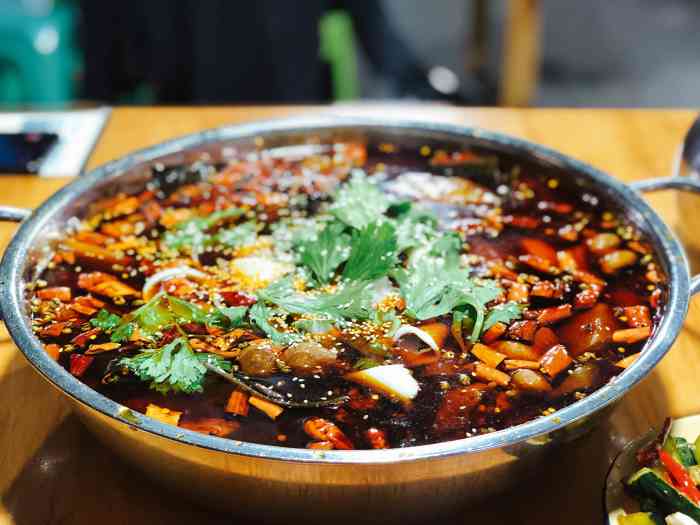 晓彭肥肠鸡(解放碑店)-"除了油 感觉其他也尝不出什么味道 真的有.