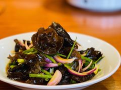 凉拌椴树木耳-村长家的疙瘩汤·东营菜(东营茶城店)