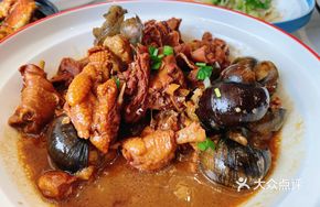 Snail and Young Chicken Stir-fry