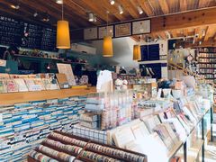 -猫的天空之城概念书店(丽江古城饮玉巷店)