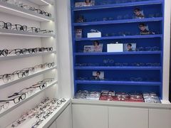 -美式眼镜·授权蔡司.依视路.尼康.豪雅.明月(南翔印象城店)