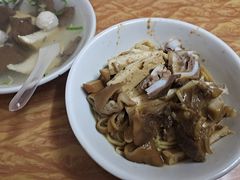-松树干拌面店