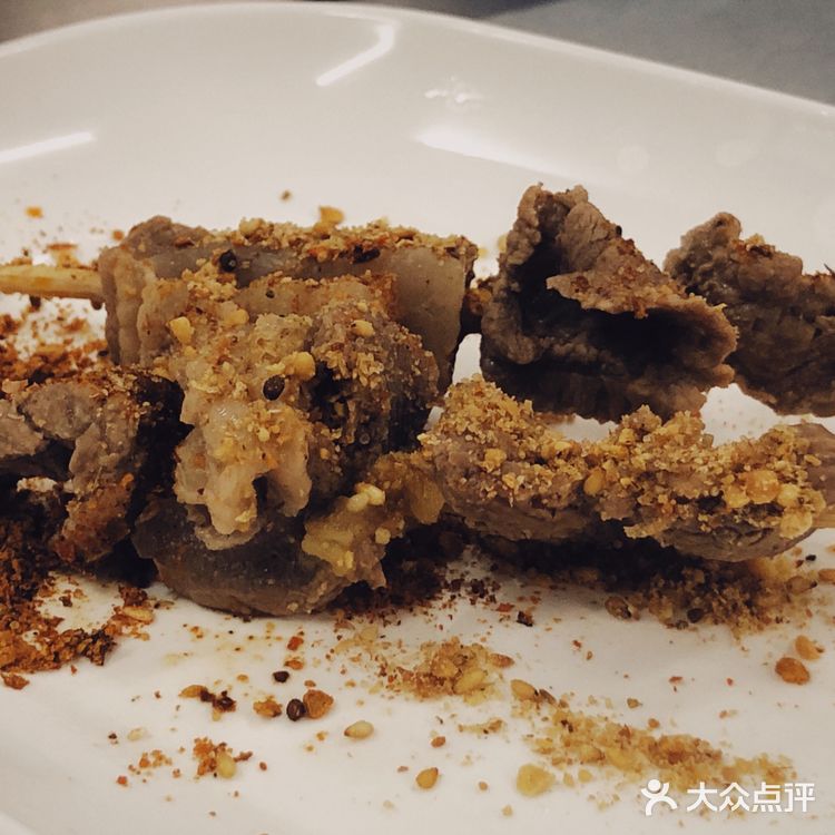 神奇的山上深夜食堂感～看见那种老摊儿就觉得高兴～而且
