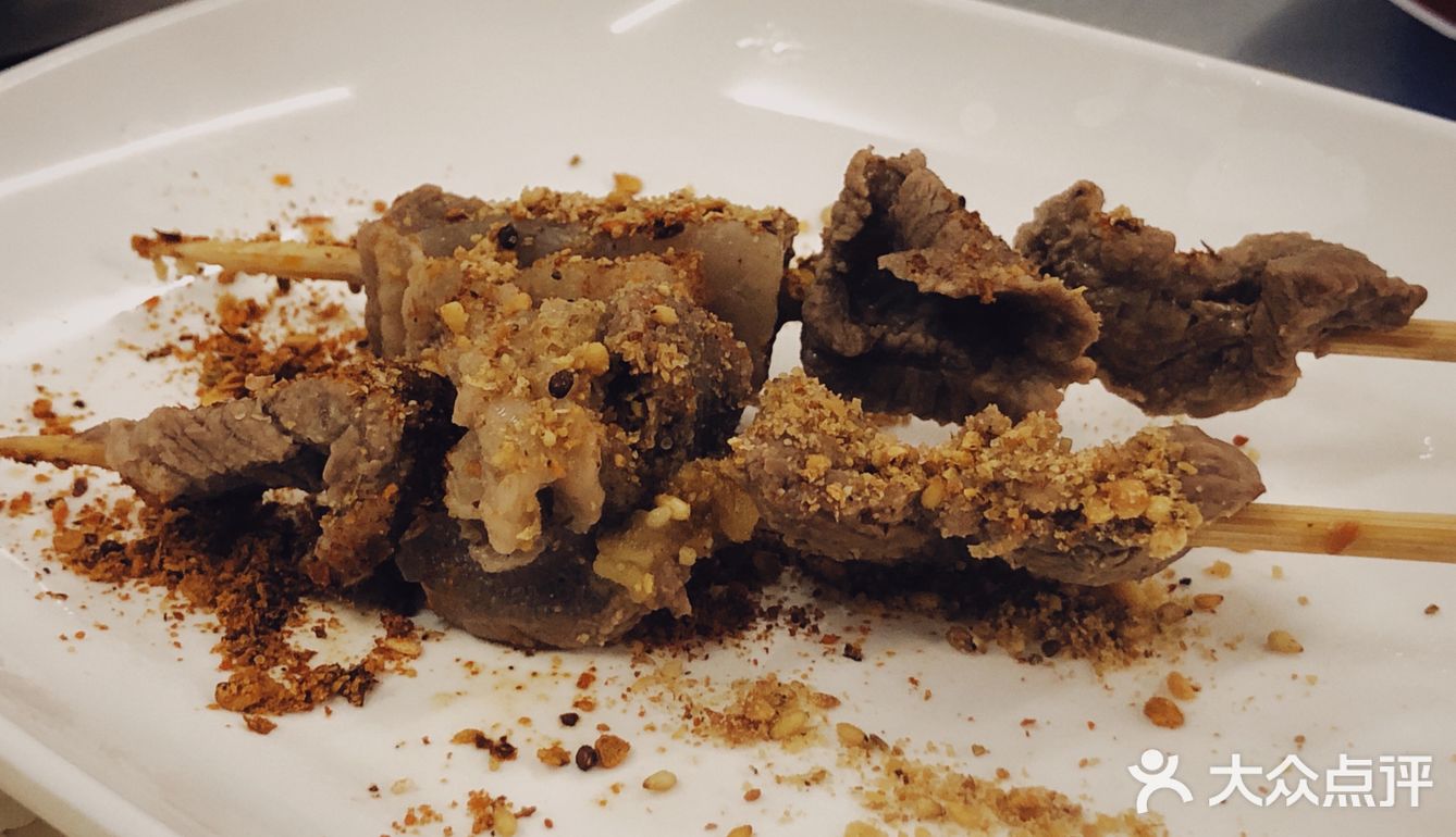 神奇的山上深夜食堂感～看见那种老摊儿就觉得高兴～而且