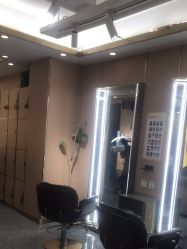 -一東造型烫发染发