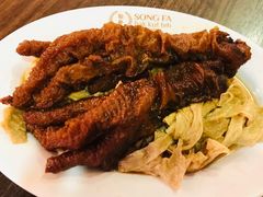 焖凤爪与腐竹-松發肉骨茶(先得坊店)
